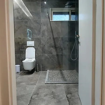 Shahini Hotel Shijak