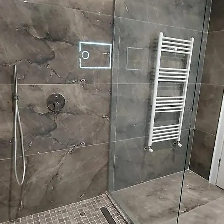 호텔 Shahini Shijak