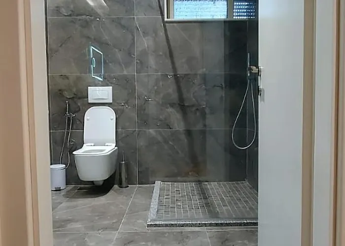 Shahini Hotel Shijak